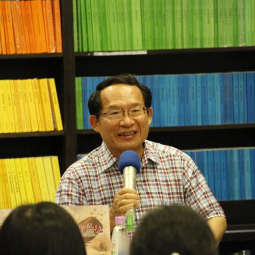 黃英哲近照